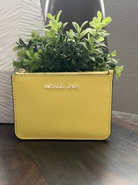 MICHAEL MICHAEL KORS Jet Set Yellow Travel Card Holder EUC